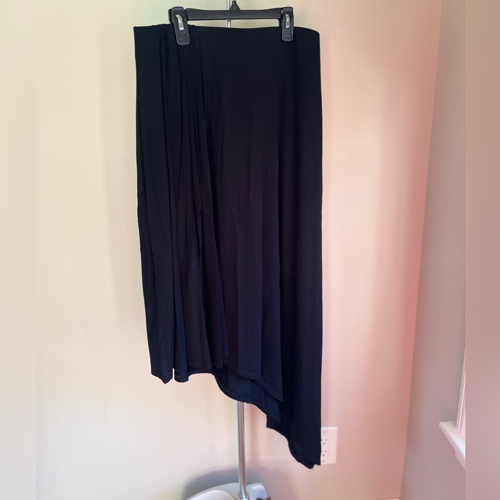 NWOT White House Black Market - black slanted skirt (6-8)